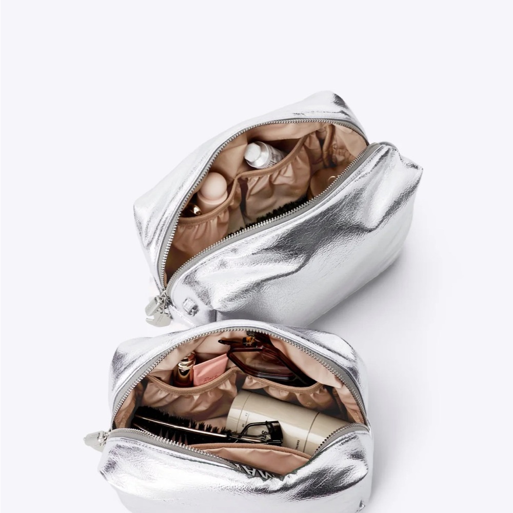 BÉIS x Chipotle The Burrito Pouch Set
in Foil - Picture 2 of 10